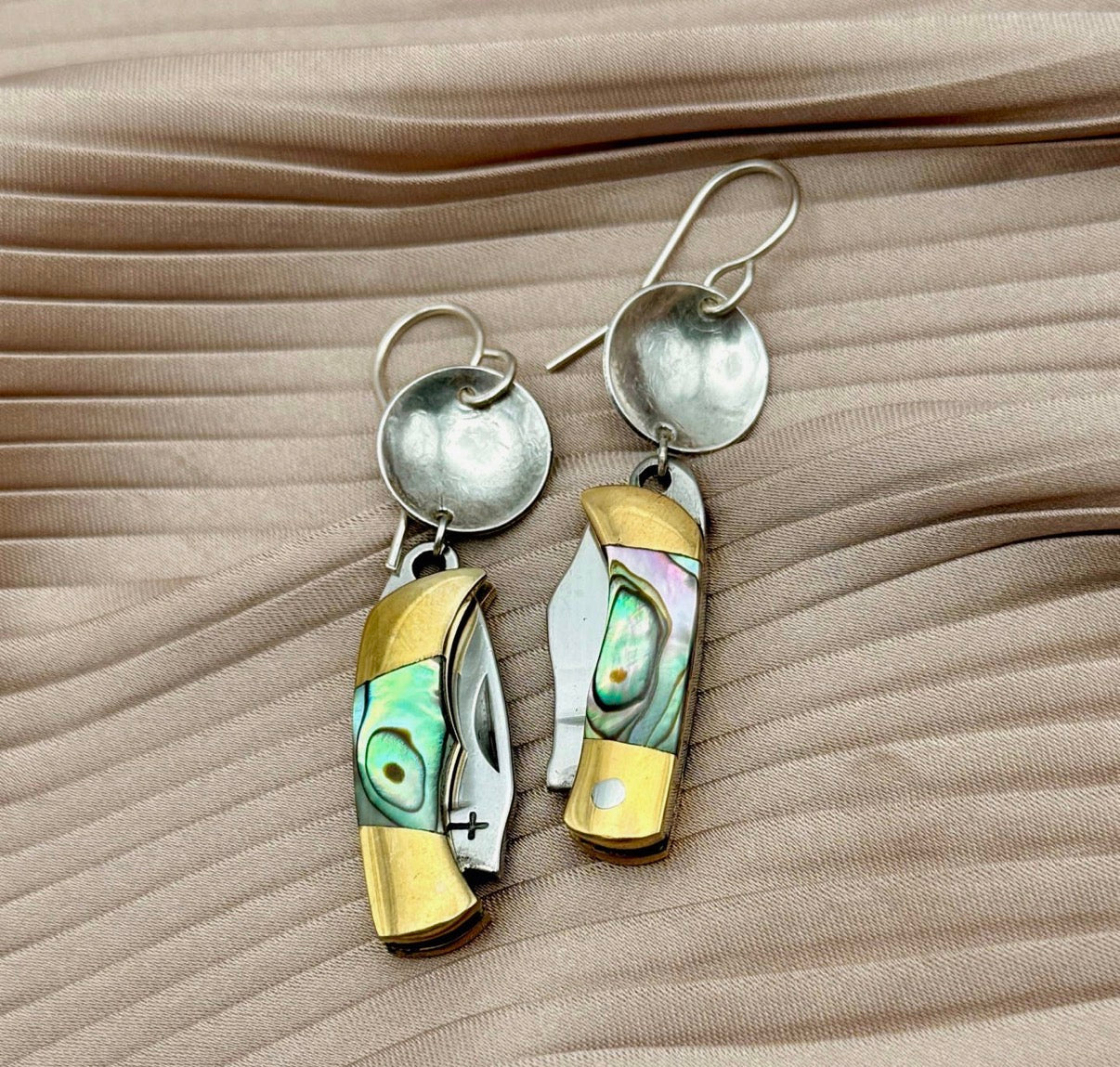 The Billie Earrings (Silver W/Circle-Abalone)