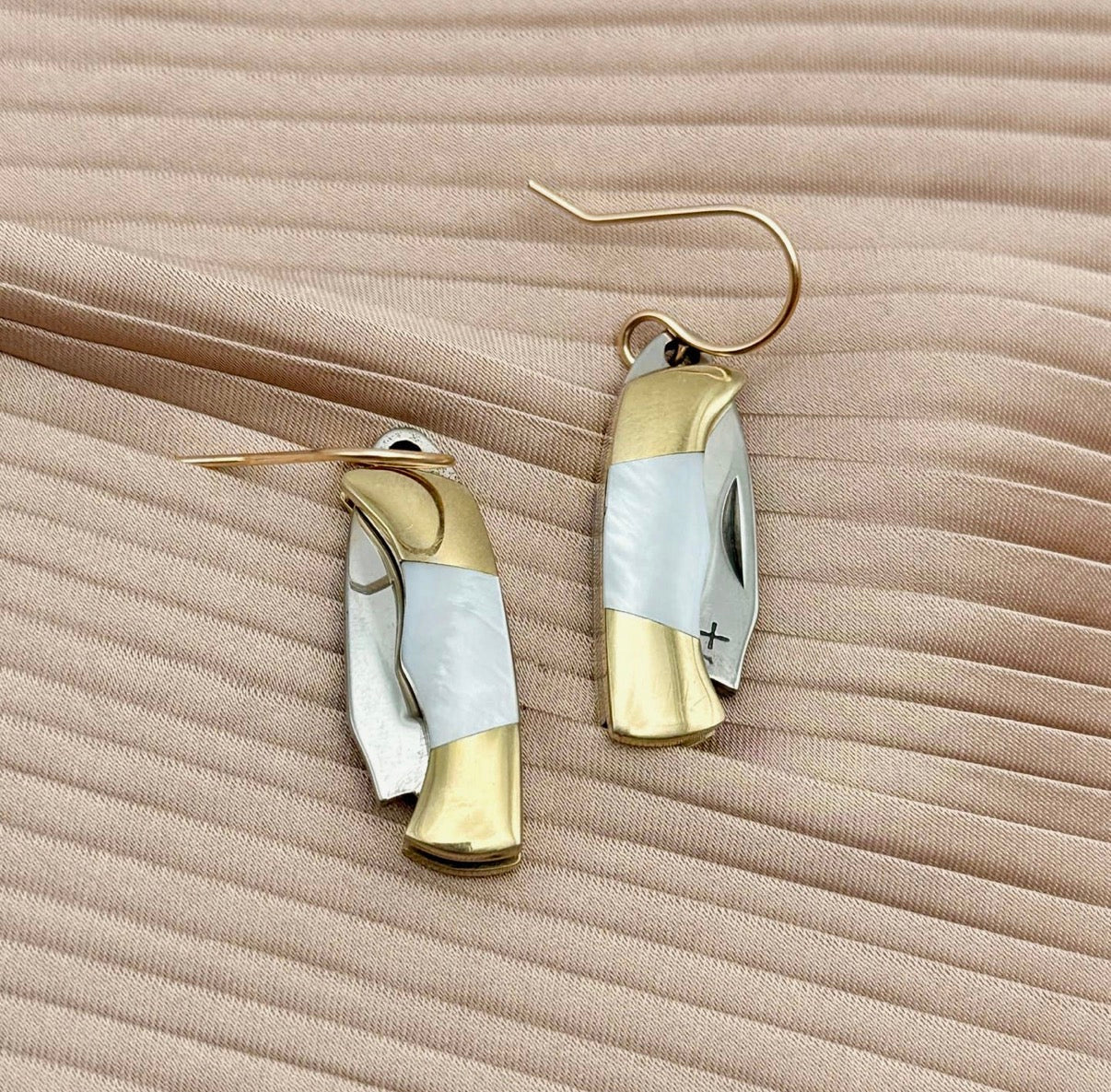 The Billie Earrings (Mother of Pearl-Gold)