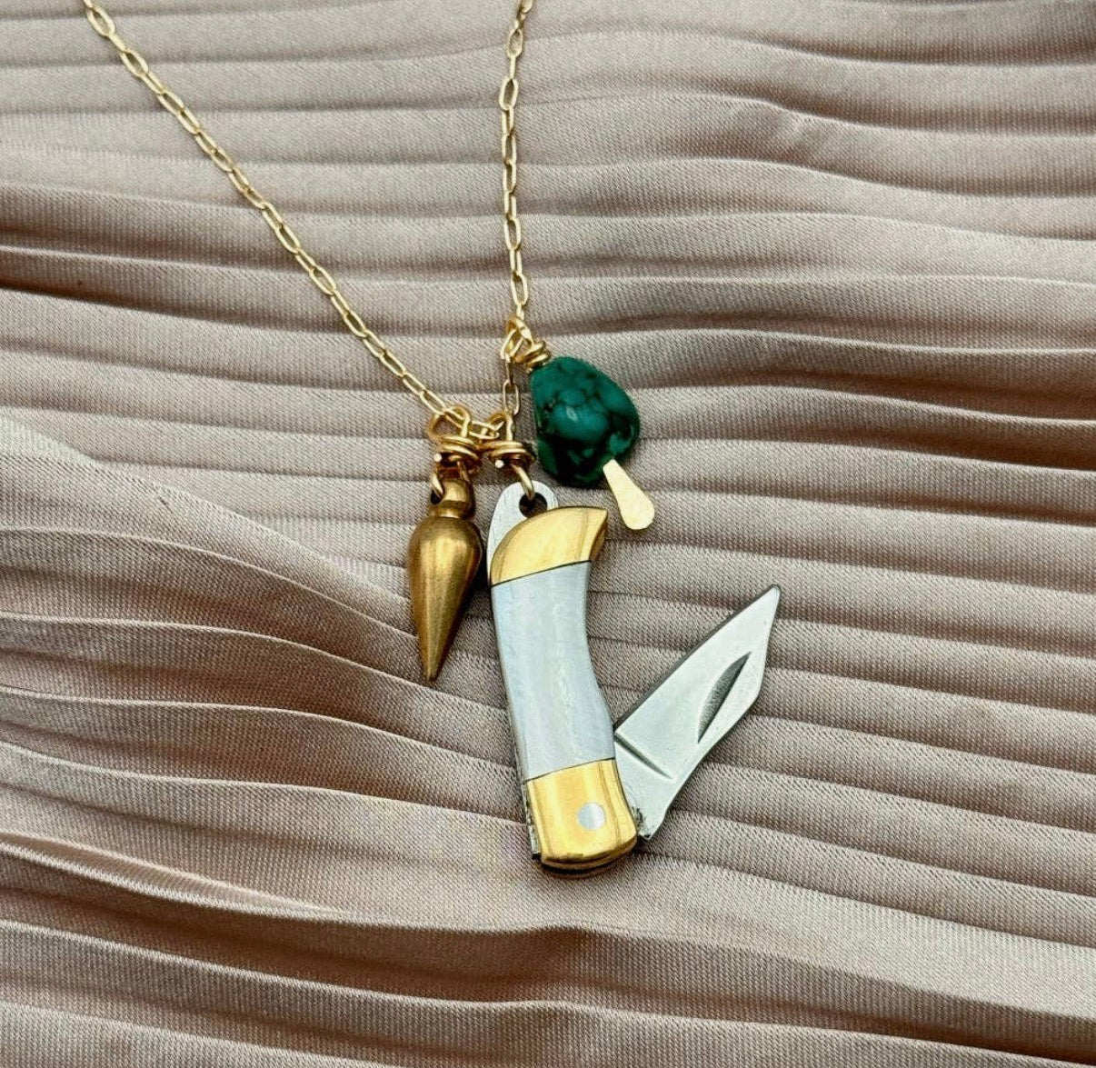 The Billie Jr. Necklace (Mother of Pearl)